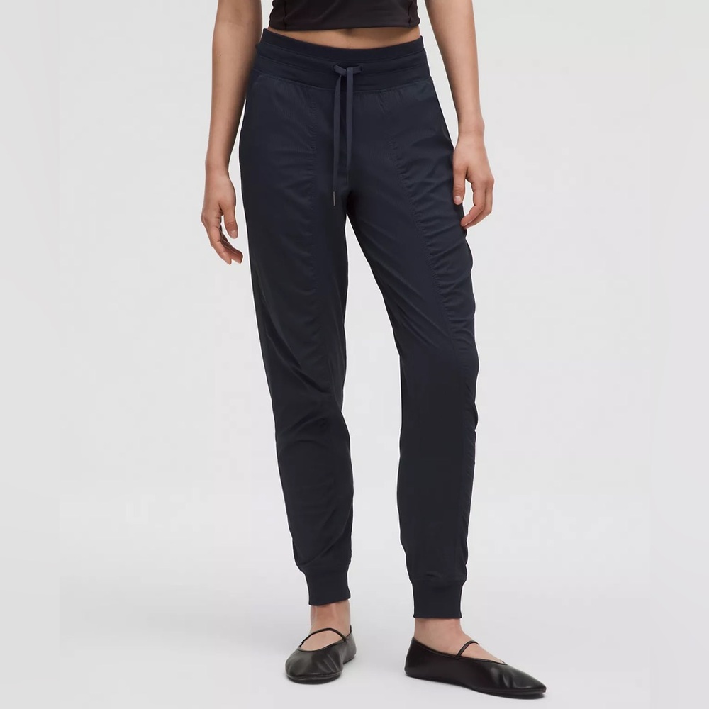 Dance Studio Mid-Rise Jogger
Full Length in true navy